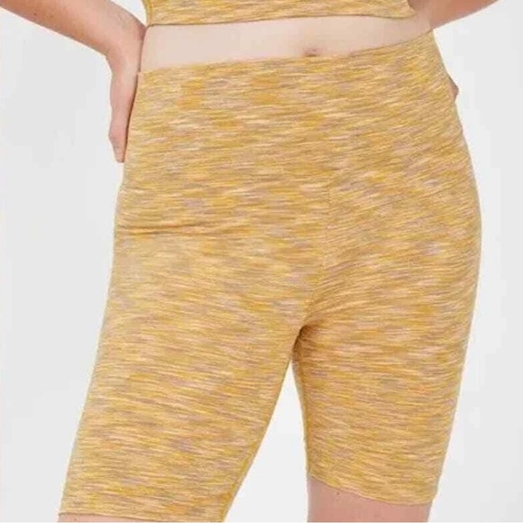 Outdoor Voices Flow 7” Biker Shorts Womens S Sunset Yellow Gold NEW! - Picture 1 of 7